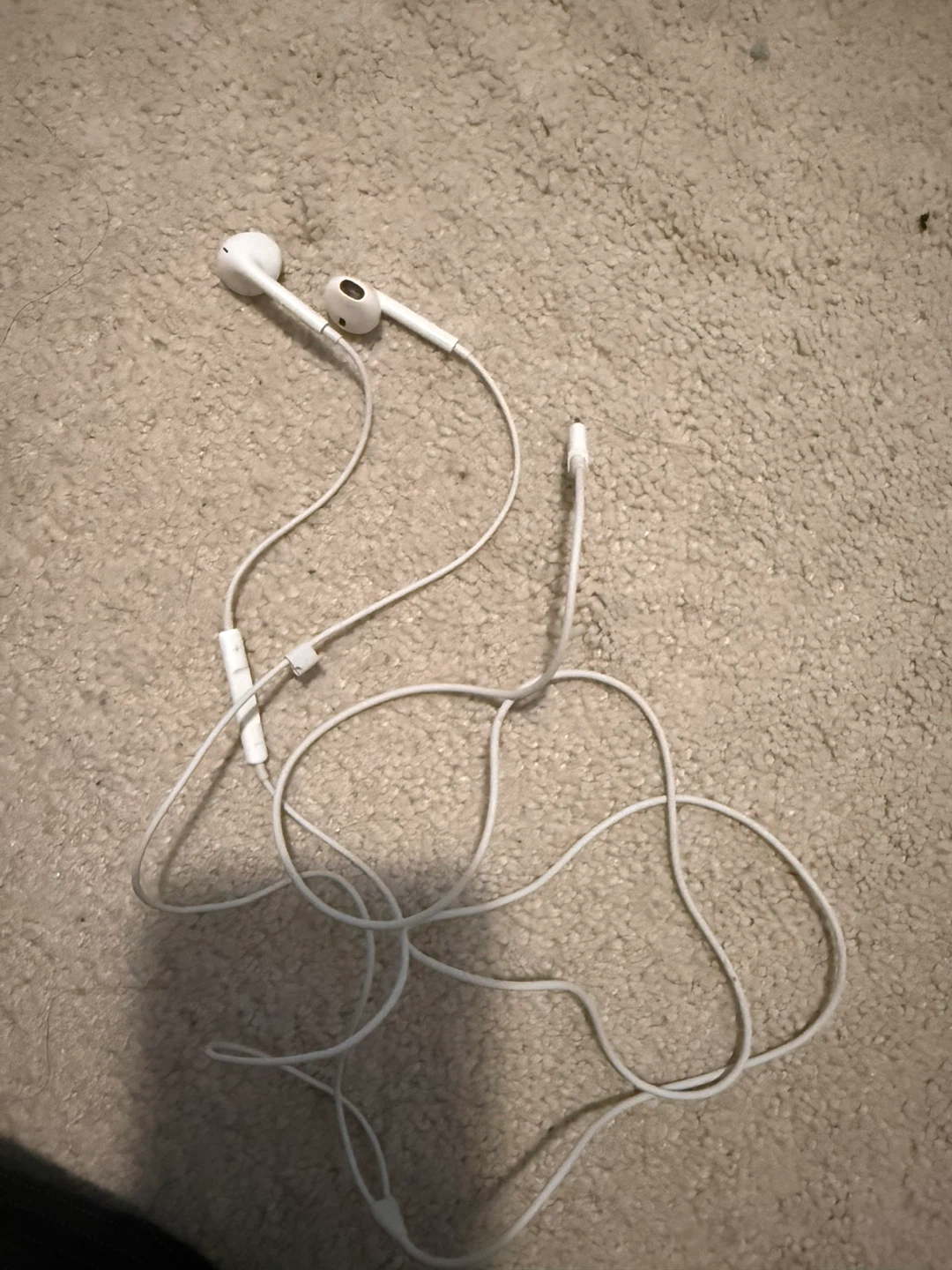 White Apple EarPods with Lightning Connector - photo 3