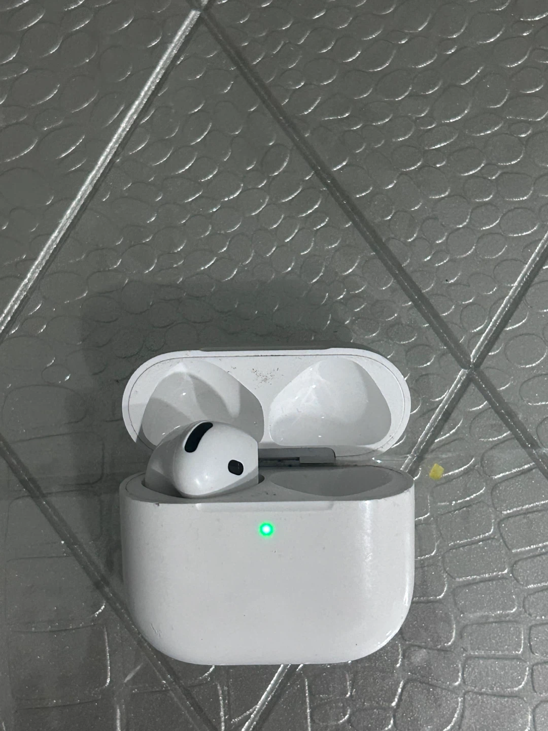 Apple AirPod 4th Gen (One Airpod) - photo 2