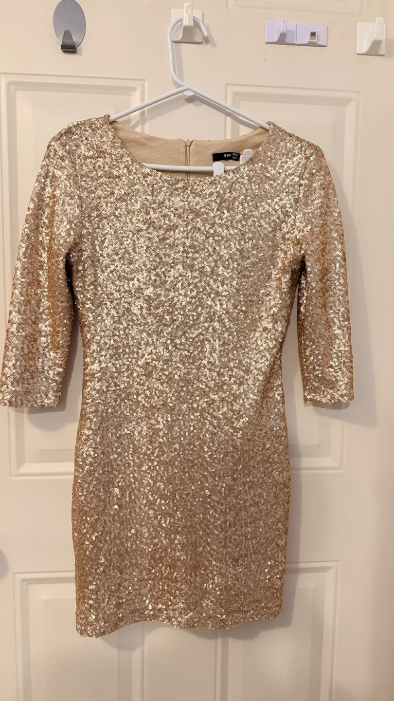 Sparkly Gold Sequin Dress. Size M