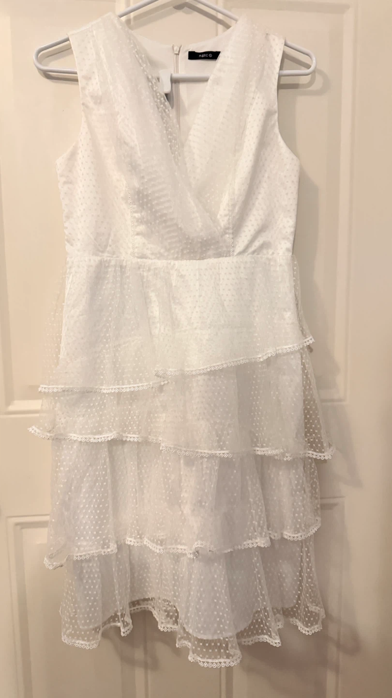 White Ruffled Tiered Dress. size M - photo 3