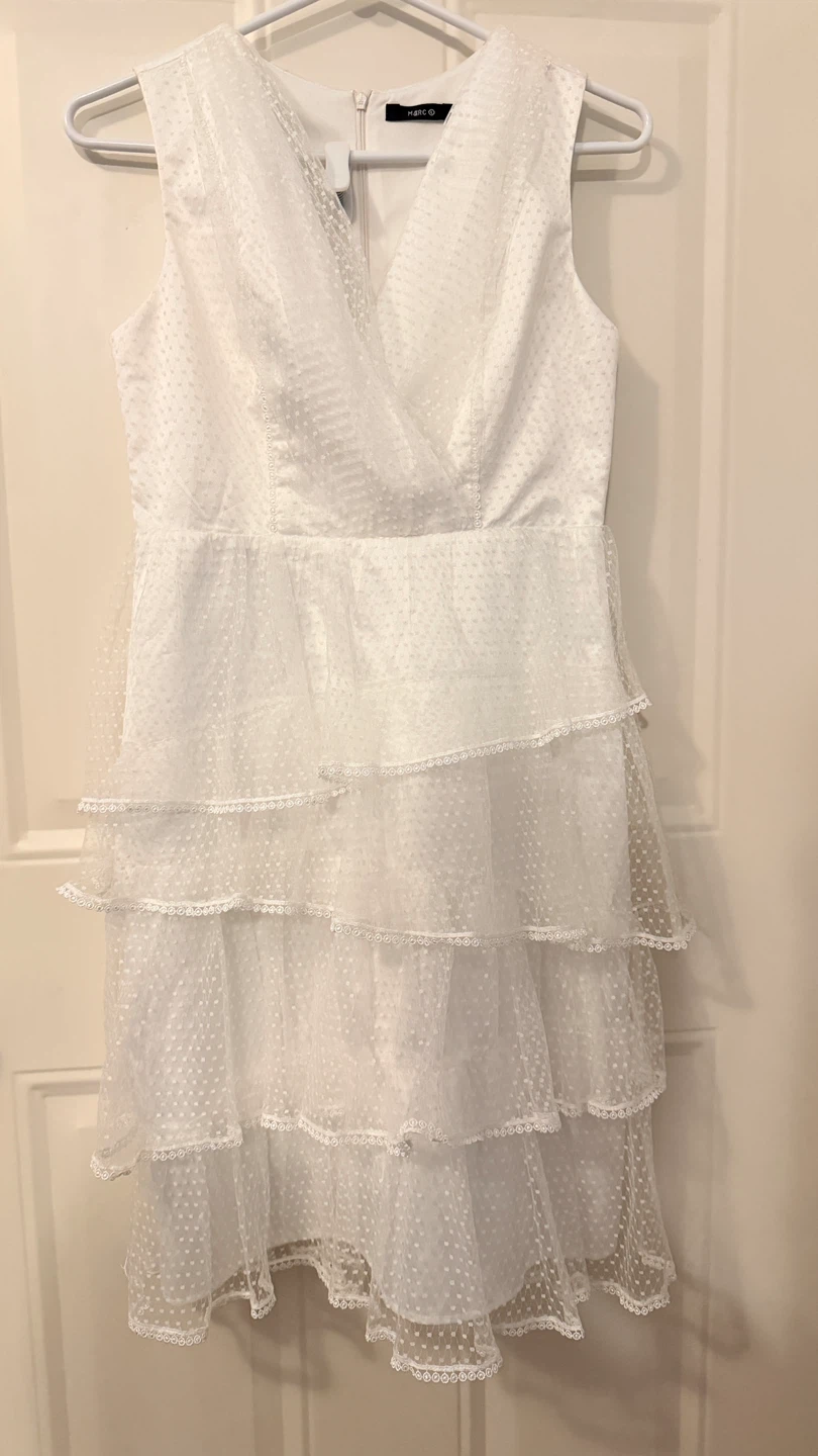 White Ruffled Tiered Dress. size M - photo 2