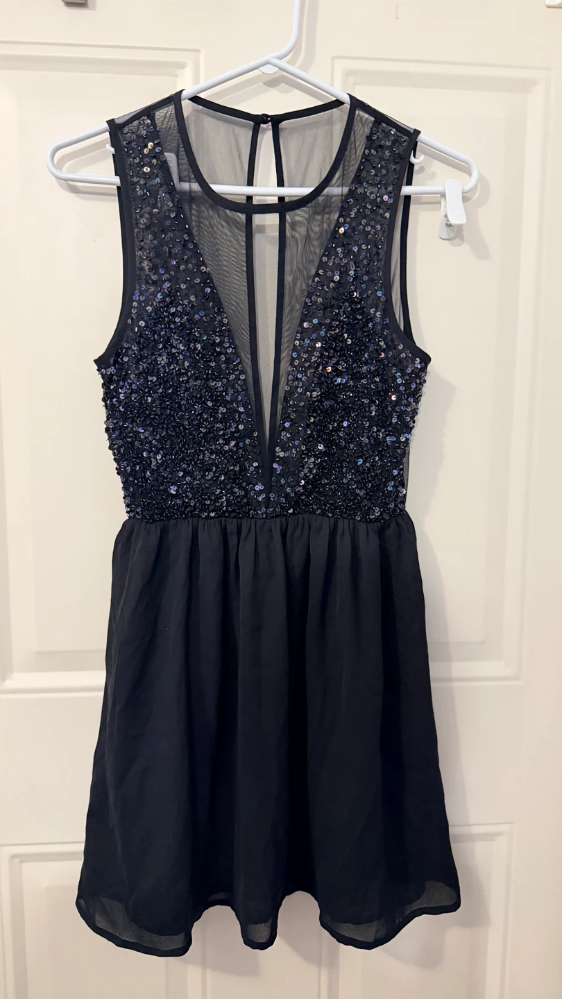 Black Sequin V-Neck Dress. Size M - photo 2