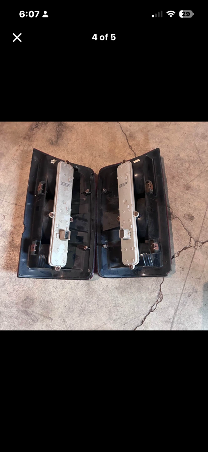 Pair of Red Tail Lights - photo 2