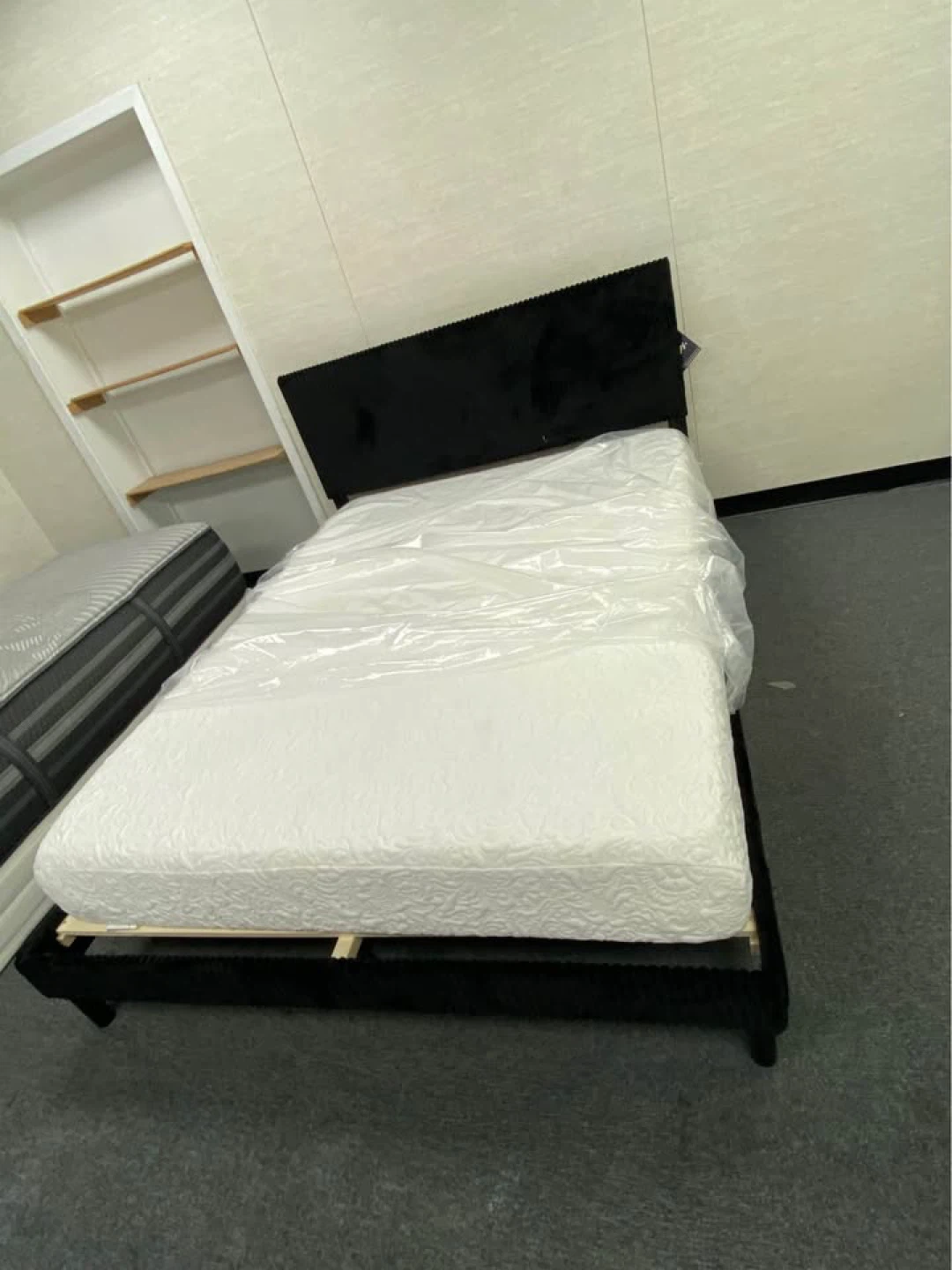 Queen Size Mattress - photo 2