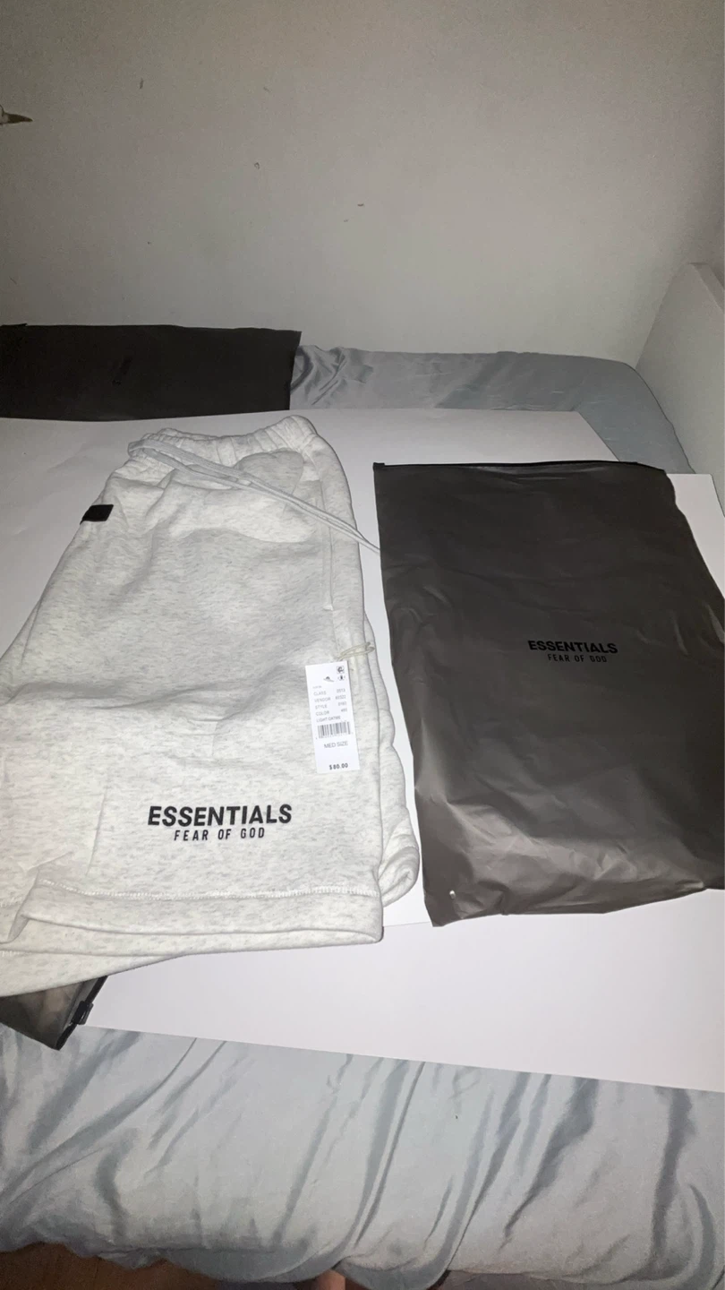 Light oatmeal essential shorts