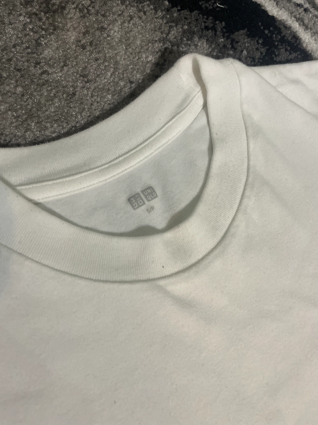 Uniqlo White Long Sleeve T-Shirt - photo 2