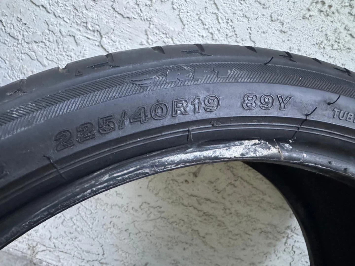 Bridgestone Runflat S001  225/40R19 89Y - photo 2