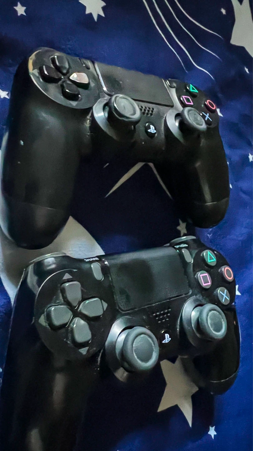 2 PS4 Controllers - photo 3