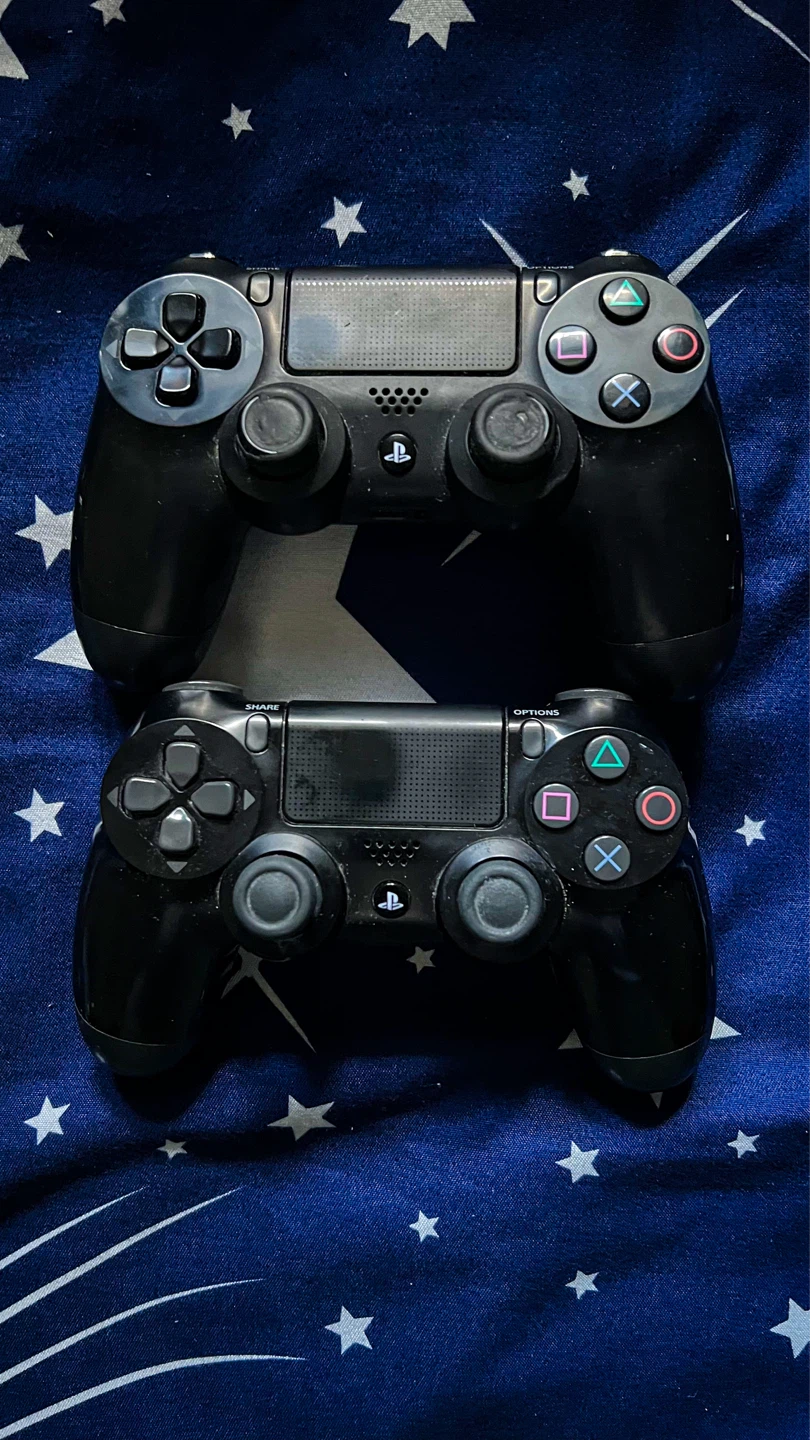 2 PS4 Controllers