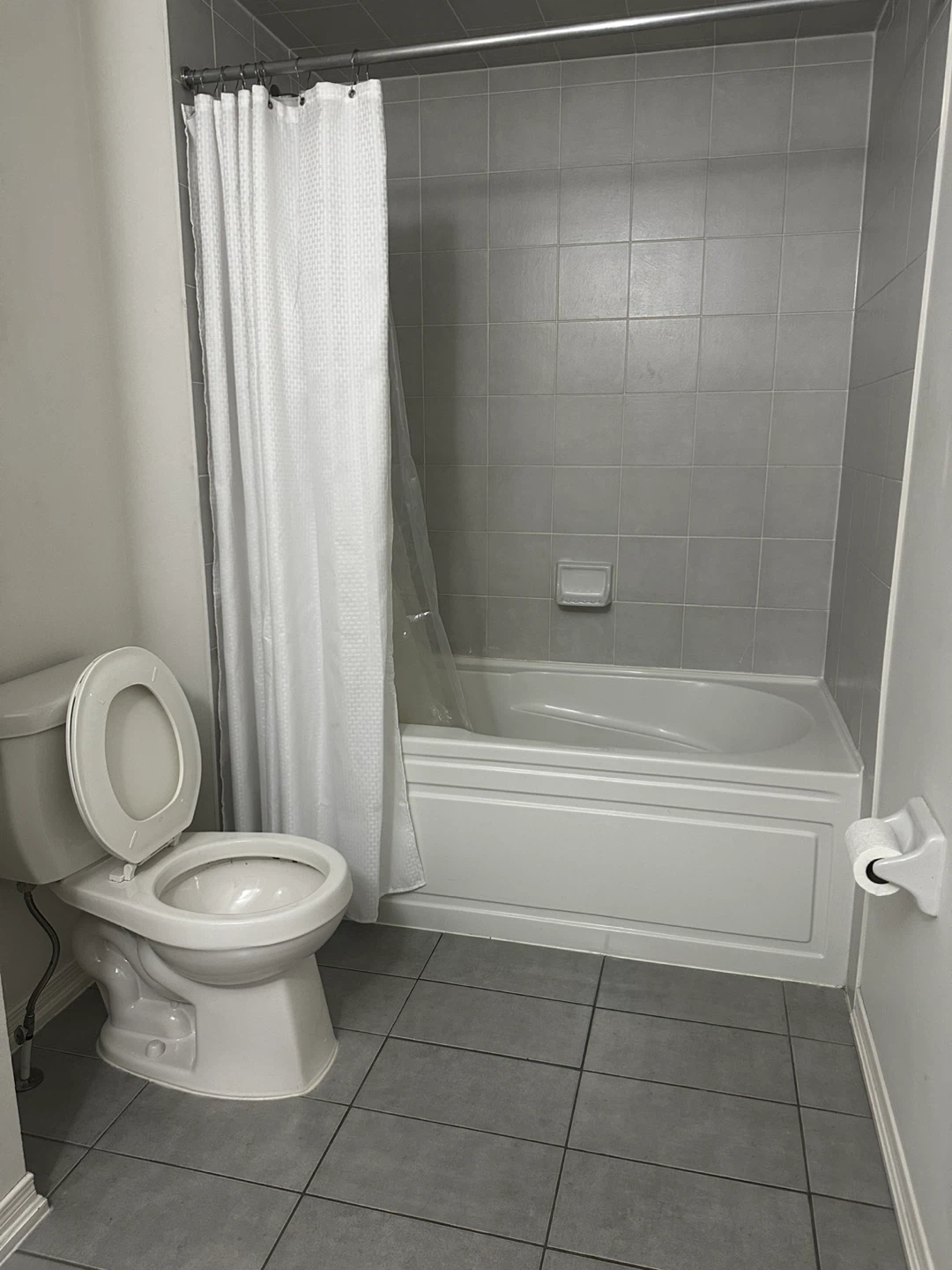 One bedroom for rent in a house - photo 3