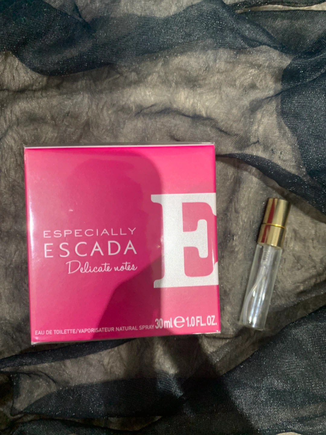 Escada Especially Delicate Notes EDT 30ml FREE 5ml Atomizer
