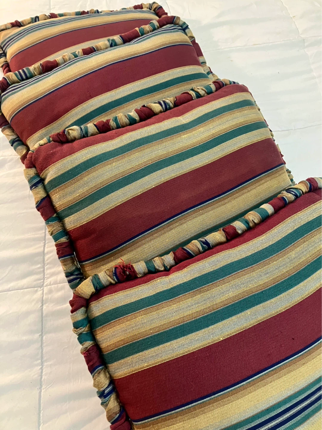 Set Of 4 Throw Pillows 16” x 16” - Good Condition - photo 3