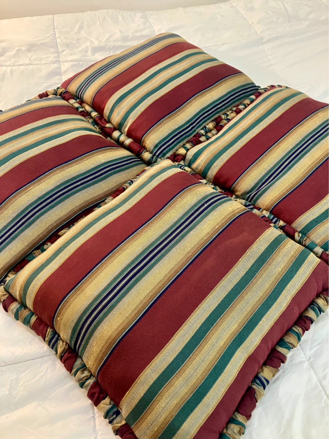 Set Of 4 Throw Pillows 16” x 16” - Good Condition - photo 5