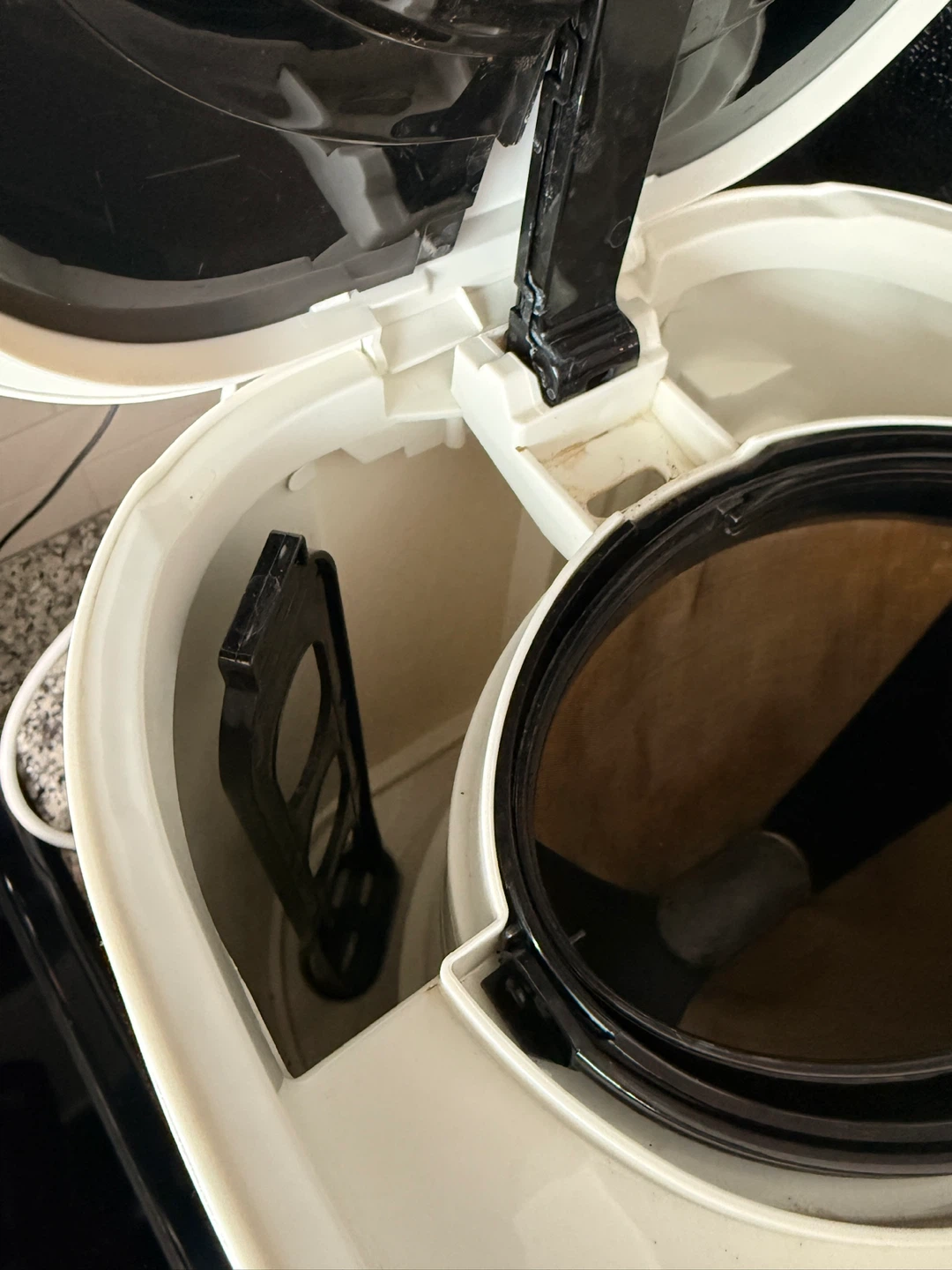 Beautiful 14 Cup Programmable Touchscreen Coffee Maker - photo 4