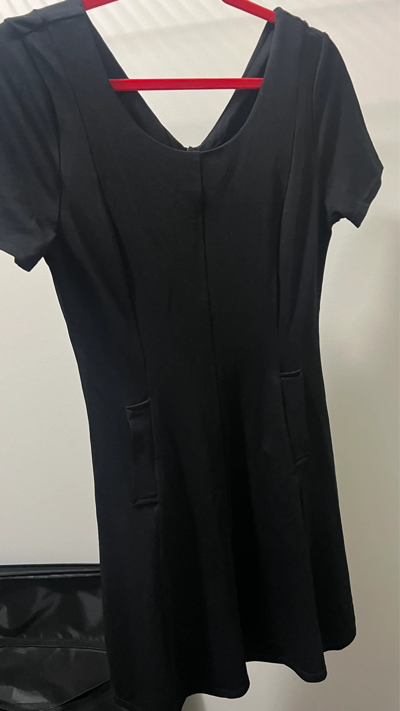 black short sleeve dress