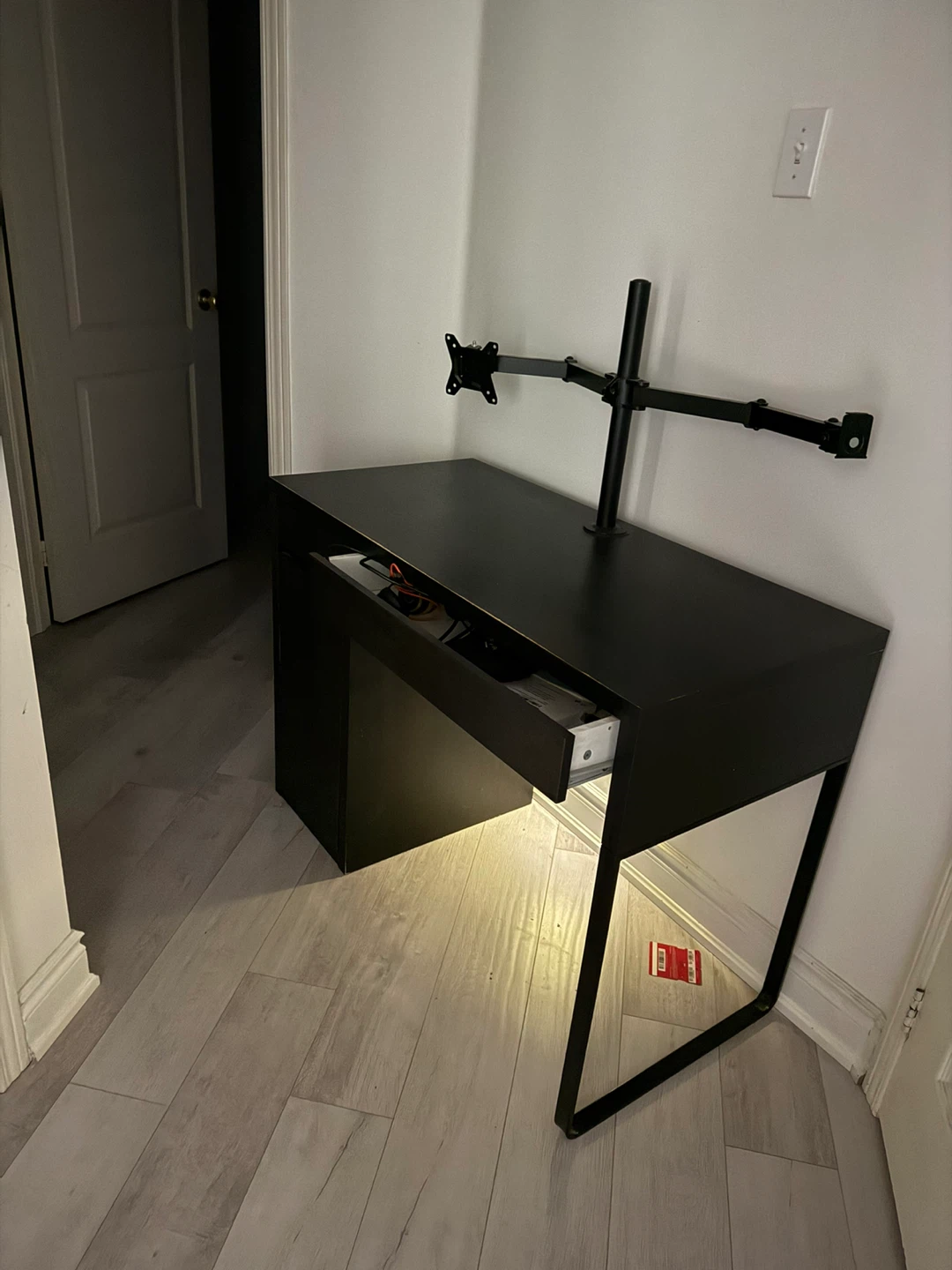 Black Modern Desk with Dual Monitor Mount