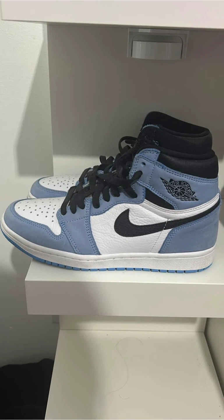 Air Jordan 1 High OG University Blue