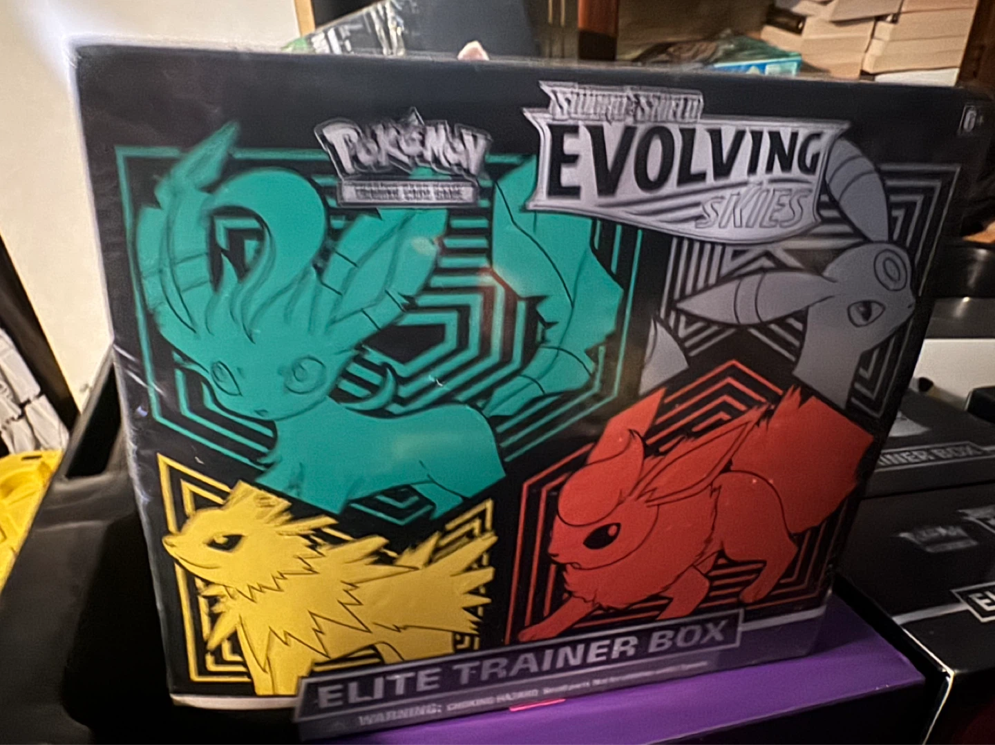 Selling 1 evolving skies etb and 2 pokemon celebrations - photo 5