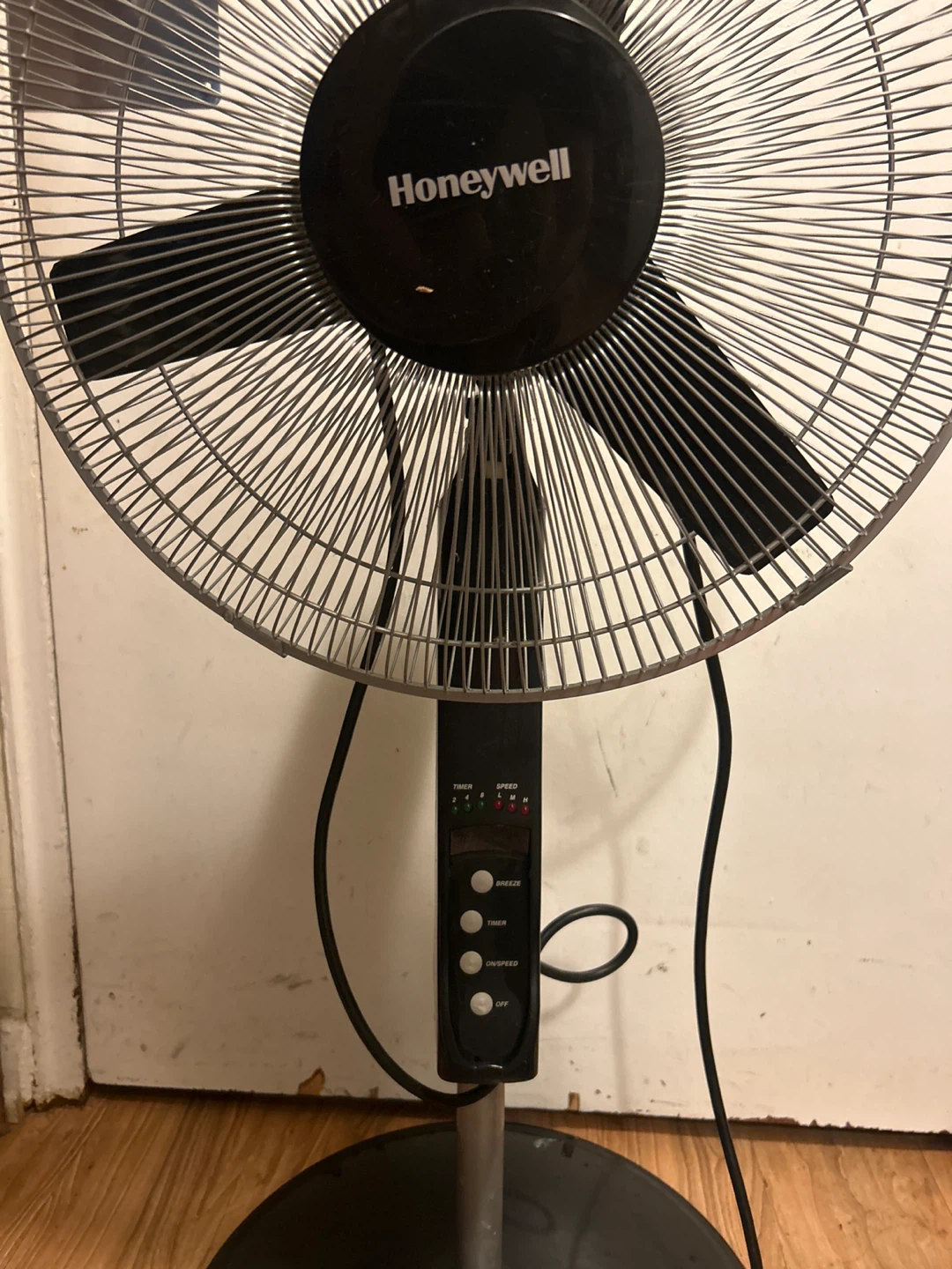 Honeywell Pedestal Fan - photo 3