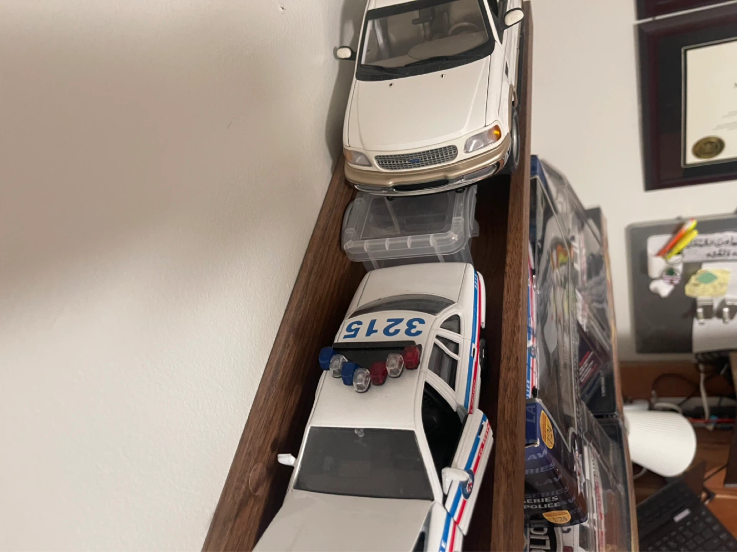 Diecast Police Car Model - photo 3