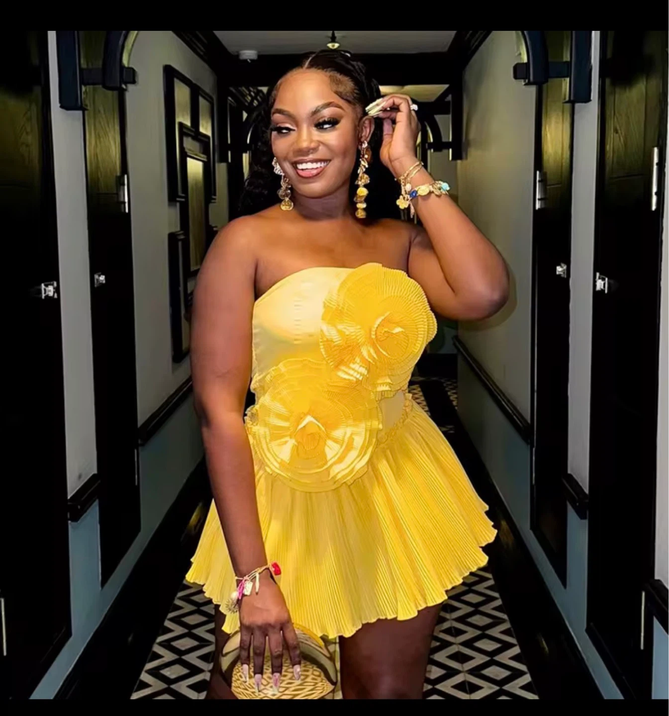 Yellow Strapless Dress with Floral Appliques - photo 3