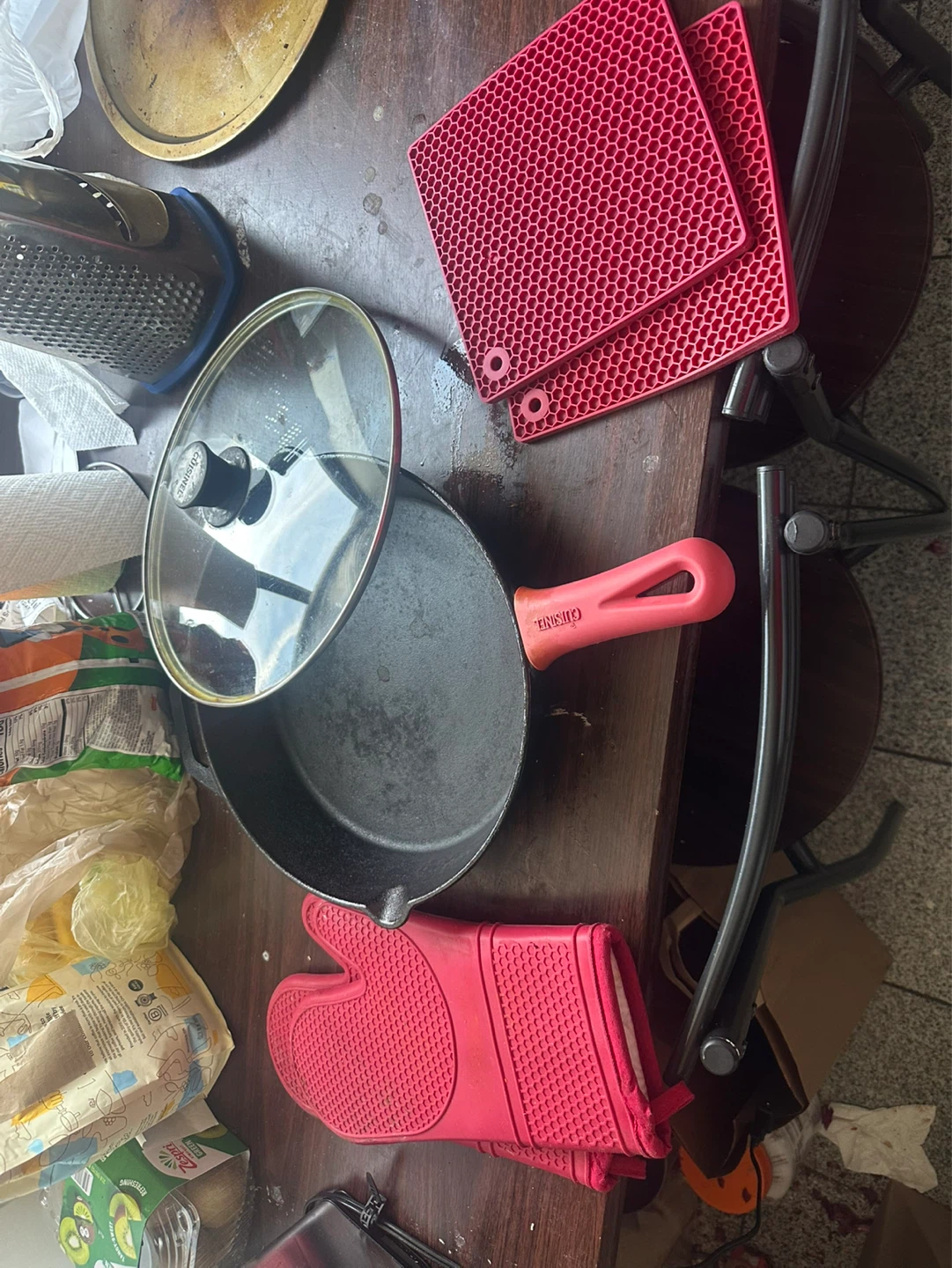 Cuisinart Frying Pan with Lid, free Oven Mitts and hot pad