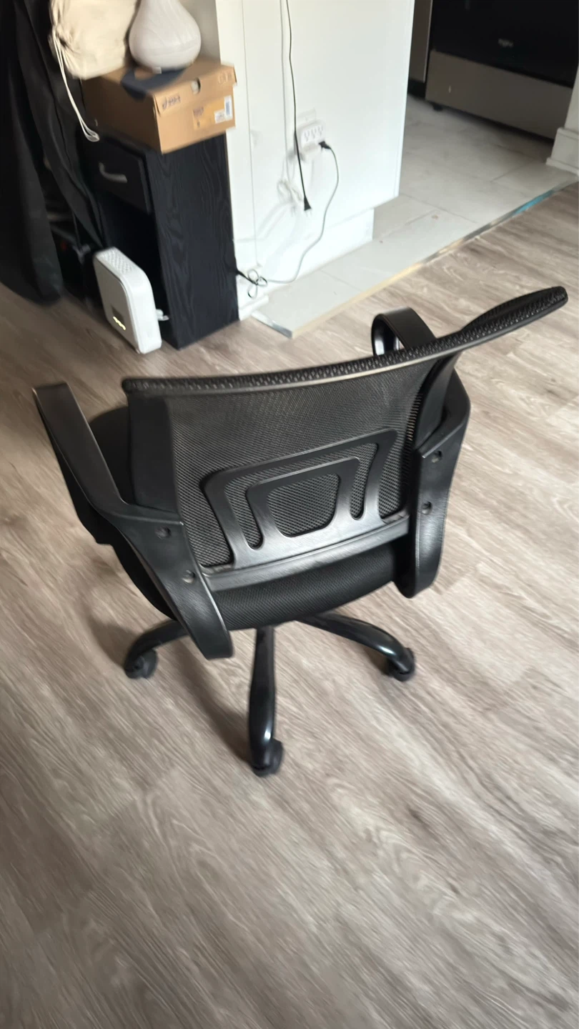 Black Mesh Office Chair - photo 2