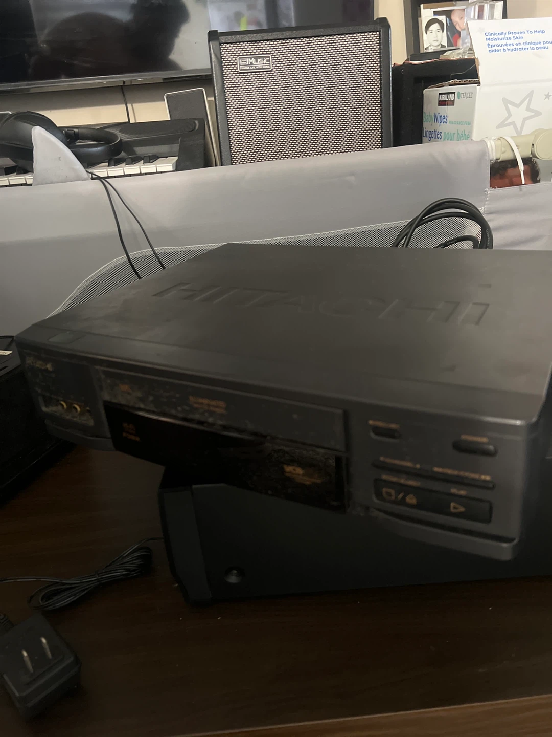 Hitachi VCR/DVD Player Combo - photo 3