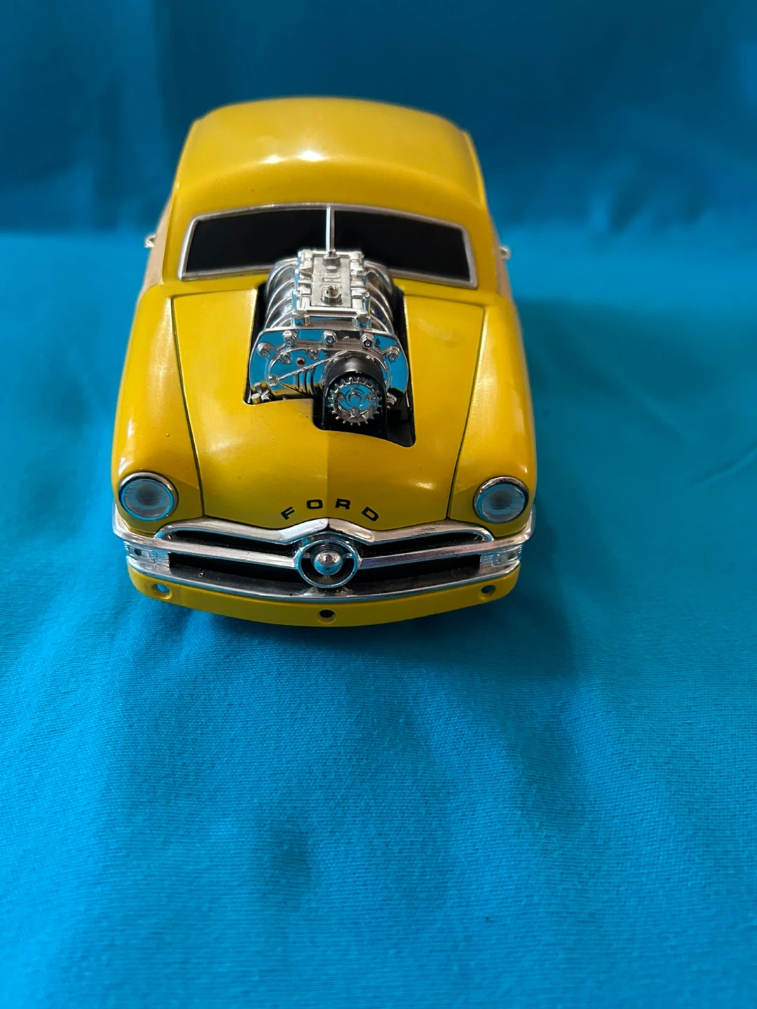 Yellow Ford Woody Wagon Model Car - photo 3