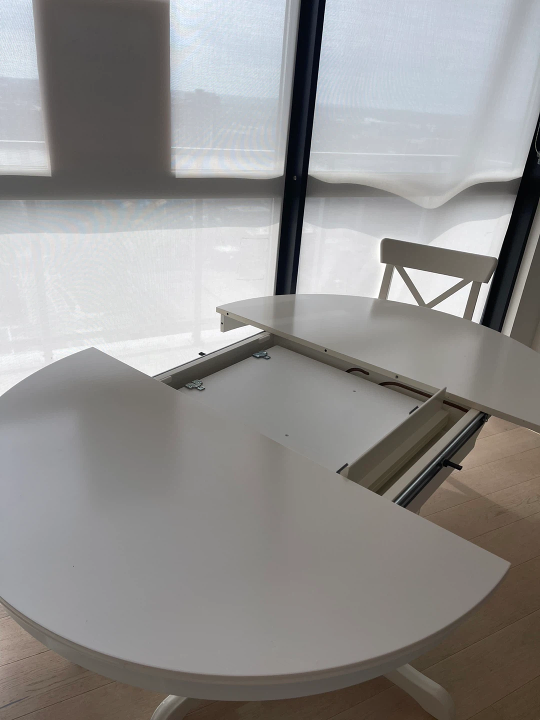 White Extendable Dining Table - photo 4