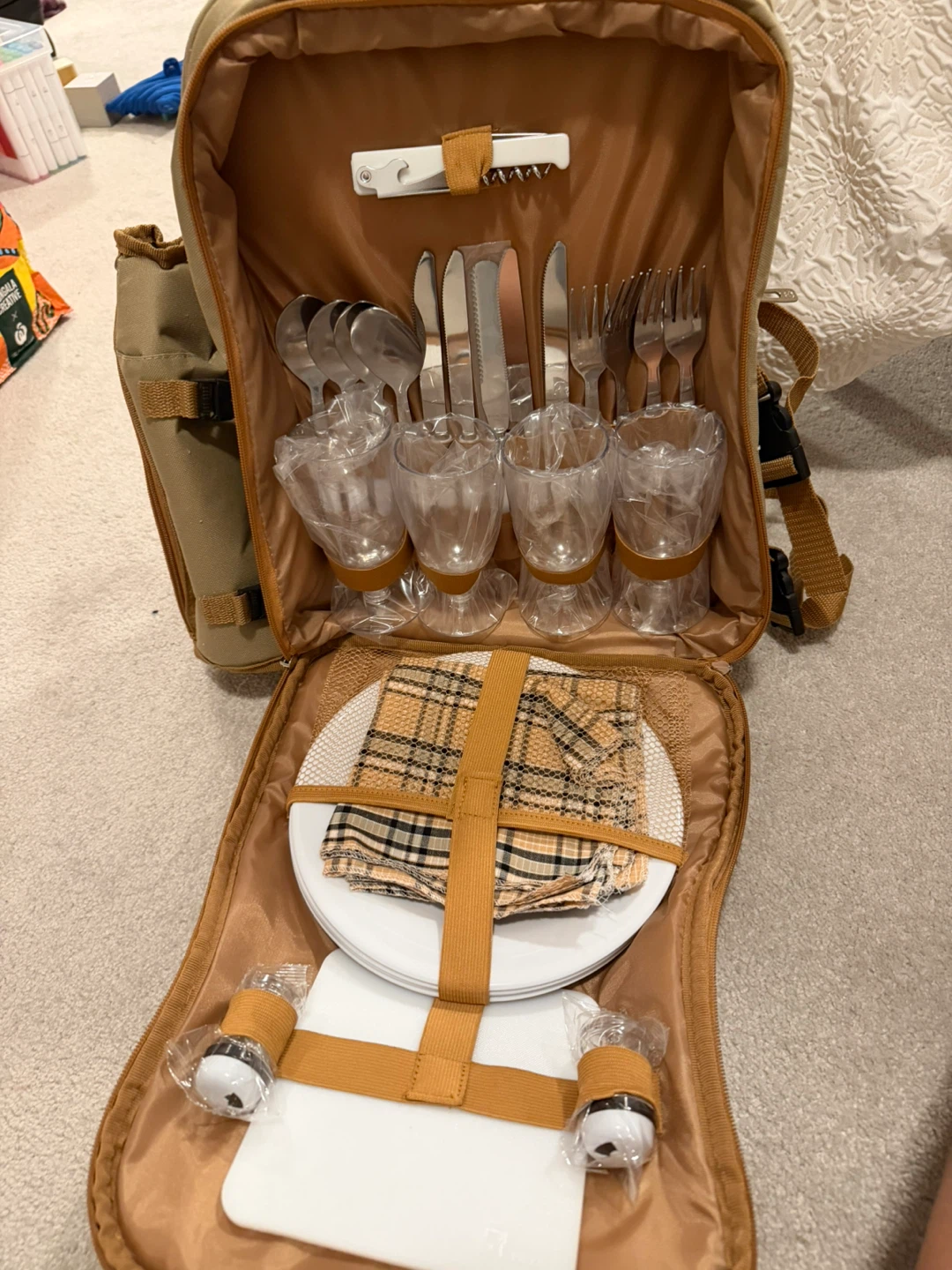 Picnic Backpack Set with Plates and Cutlery