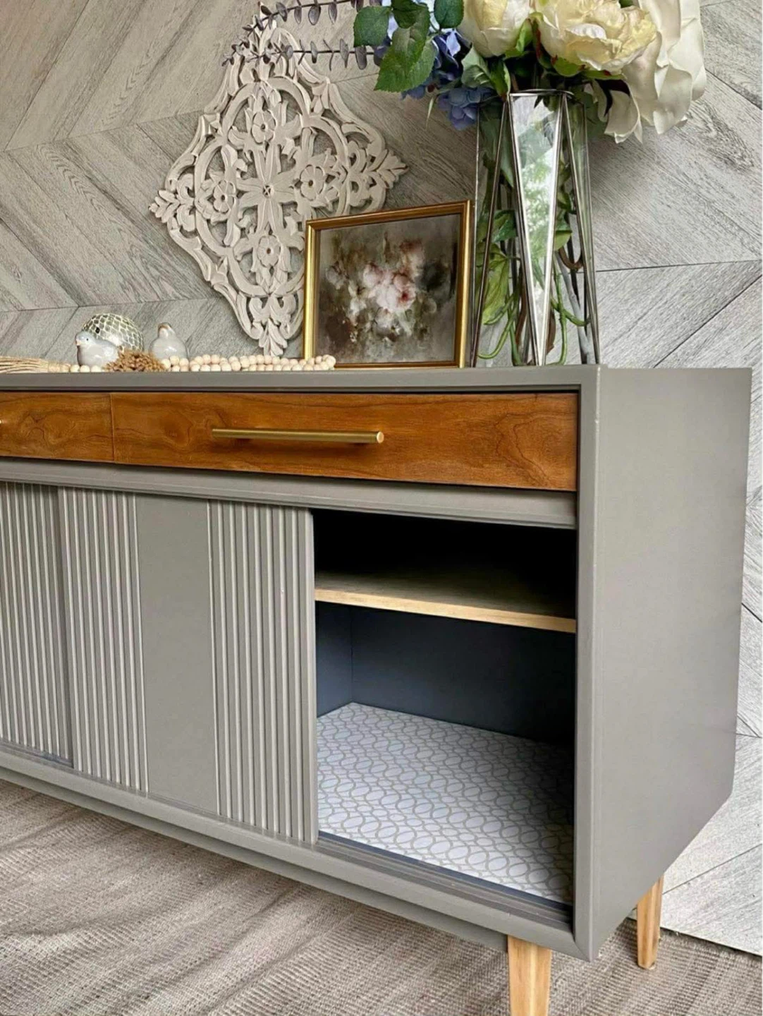 Grey and Wood Sideboard with Sliding Doors - photo 2