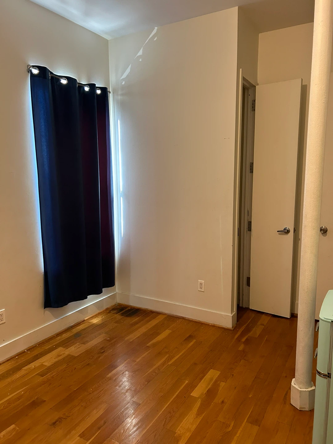 PRIVATE ROOM WITH SHARED KITCHEN & BATH - photo 3