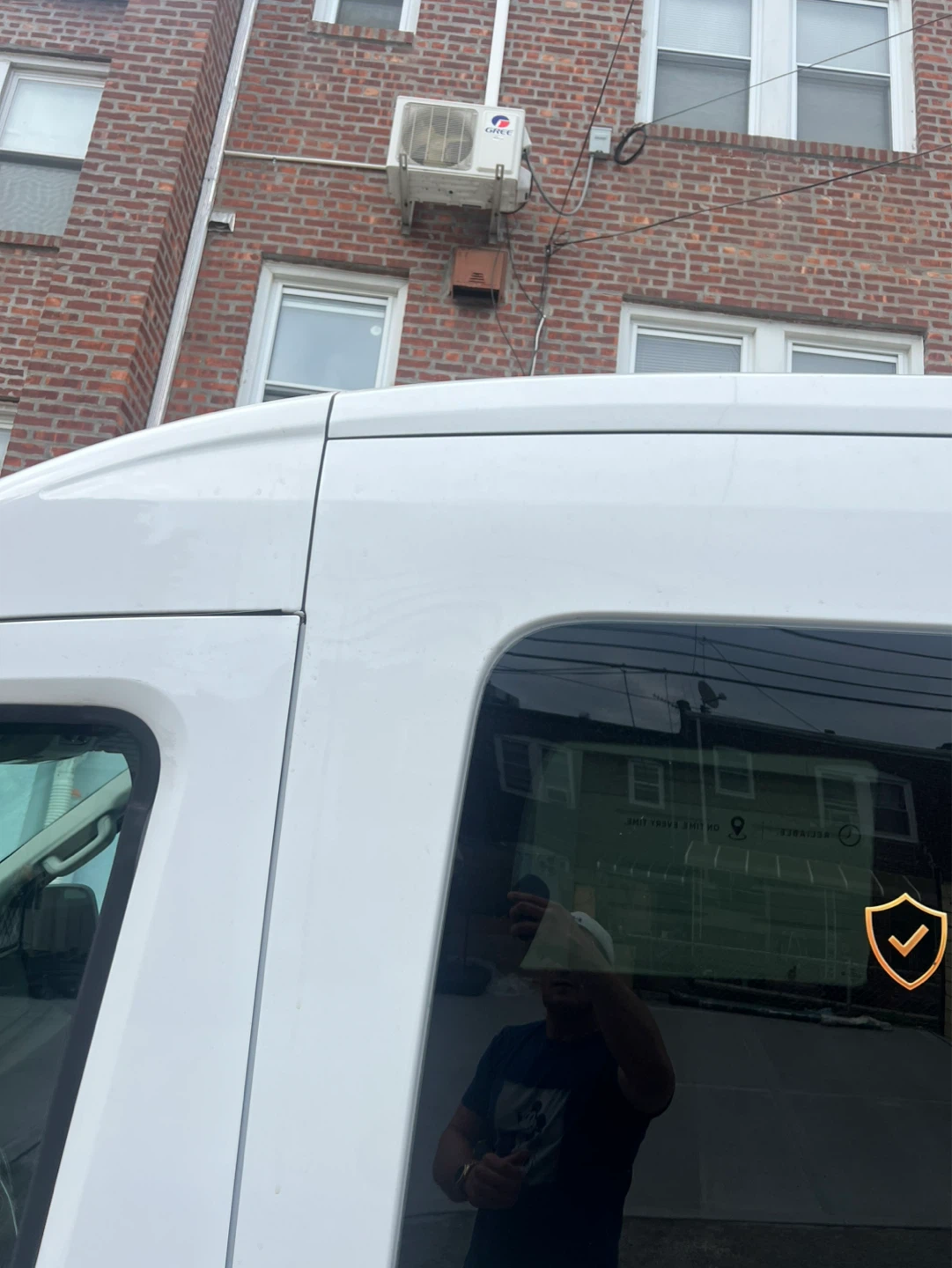 Advertise on a fleet of Vans, - photo 4