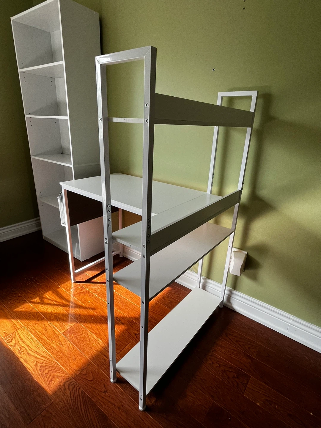 White L-shape desk with side shelves - photo 2