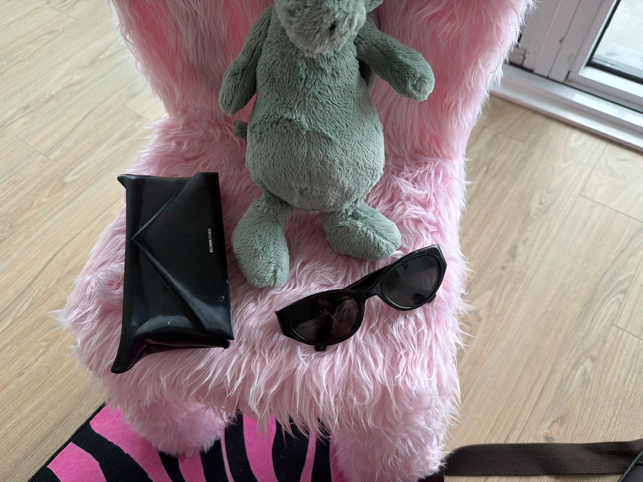 Original molto Gentle Monster Sunglasses with Case