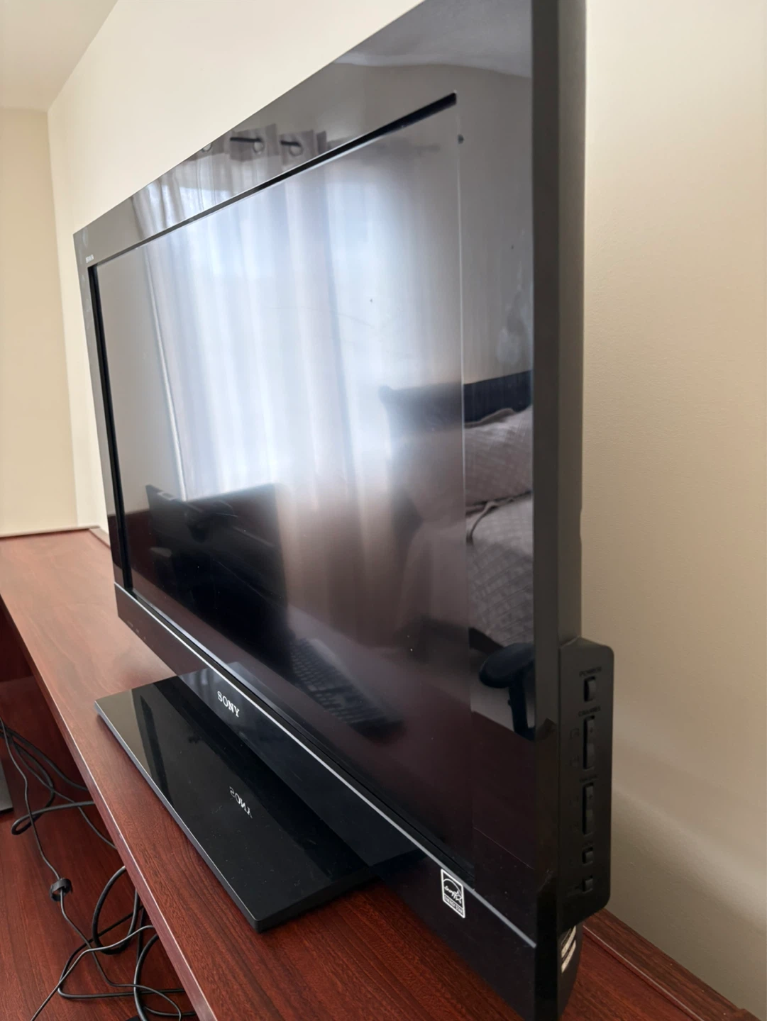 Sony Bravia 32" LCD TV with Remote
