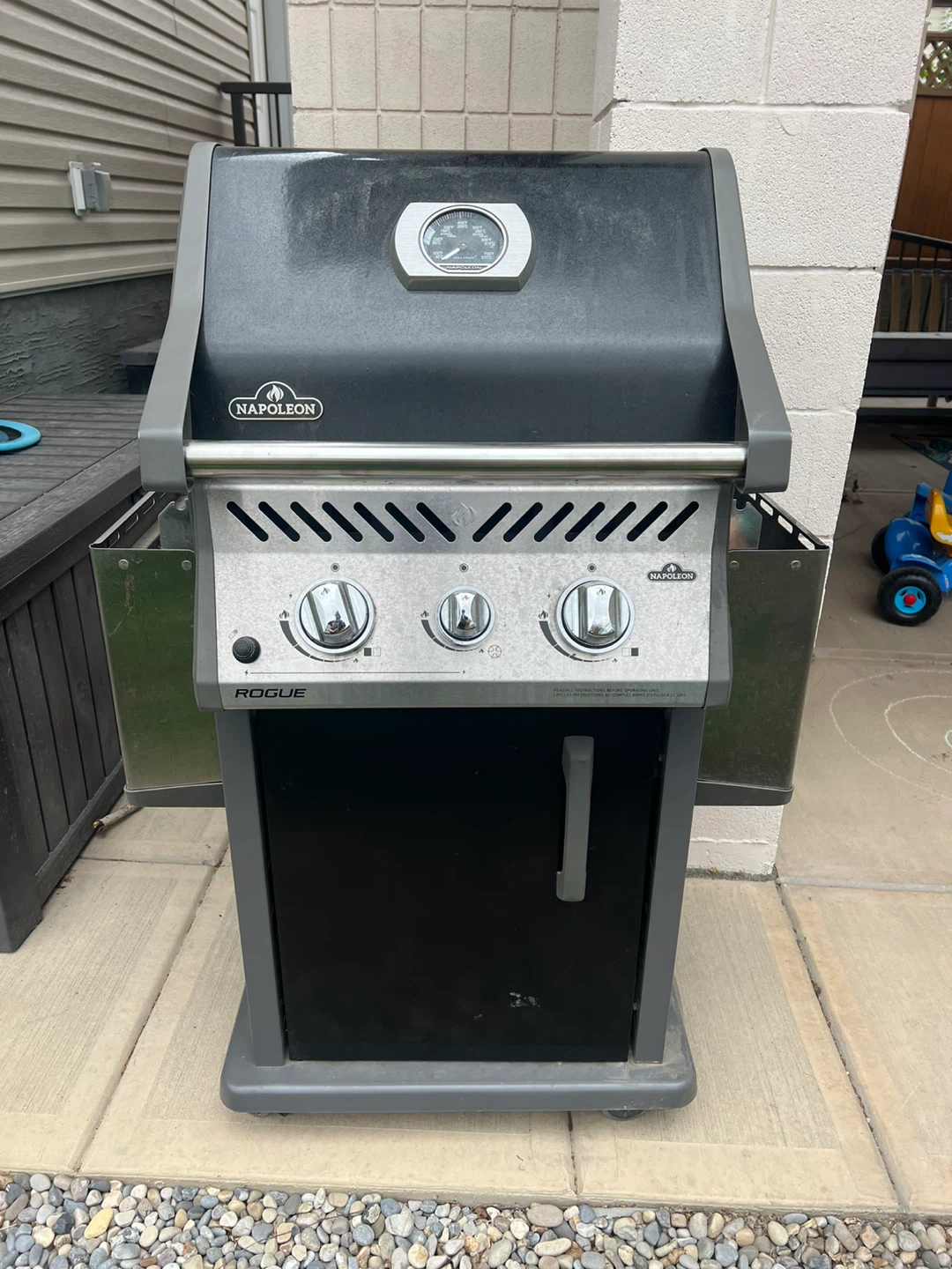 Napoleon Rogue 365 propane Gas Grill with side burner - photo 2