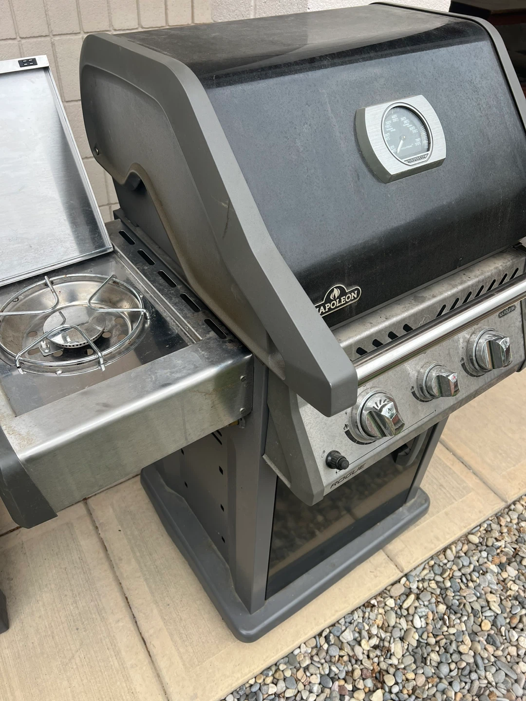 Napoleon Rogue 365 propane Gas Grill with side burner - photo 3