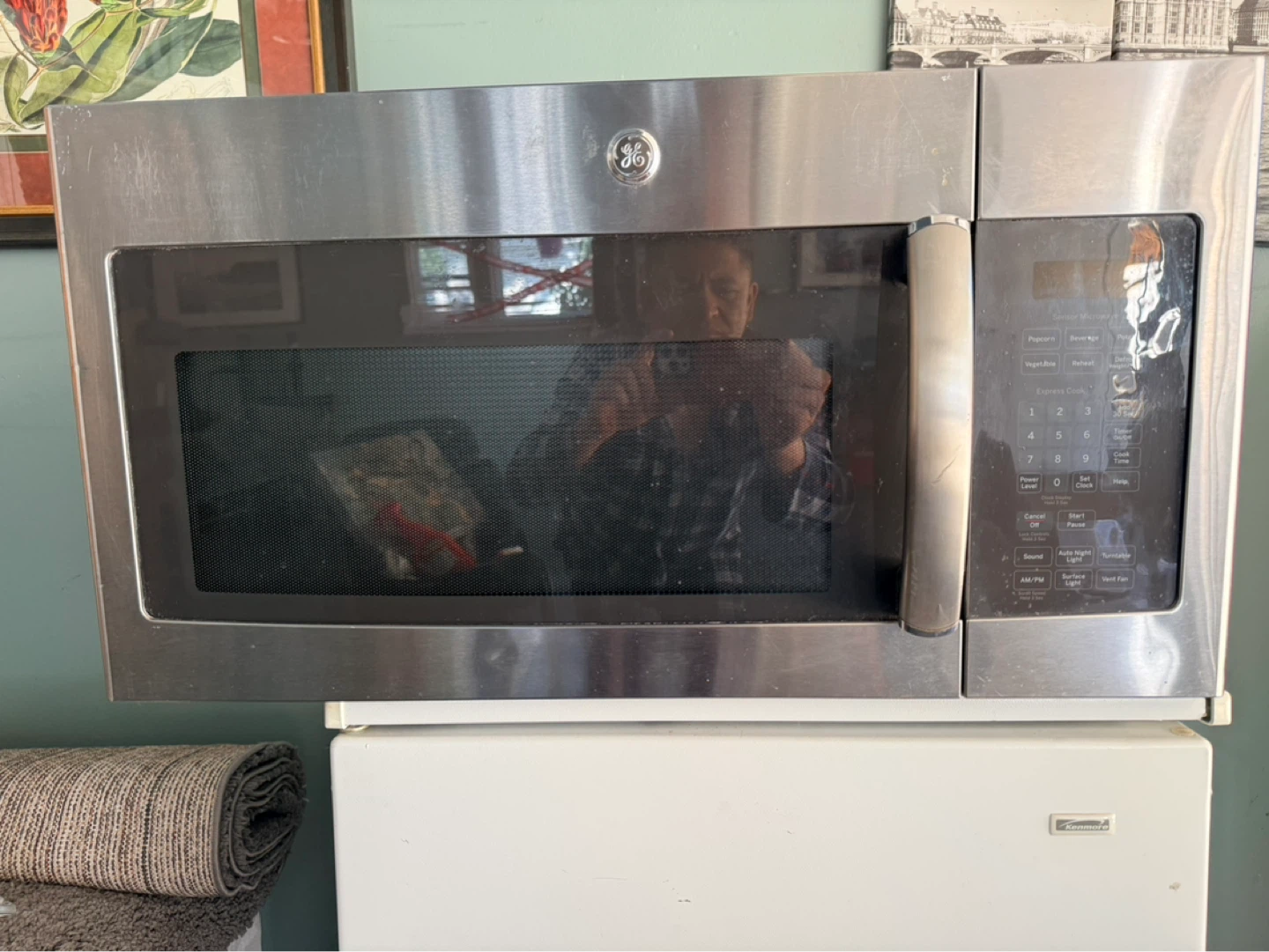GE Over-the-Range Microwave - photo 2