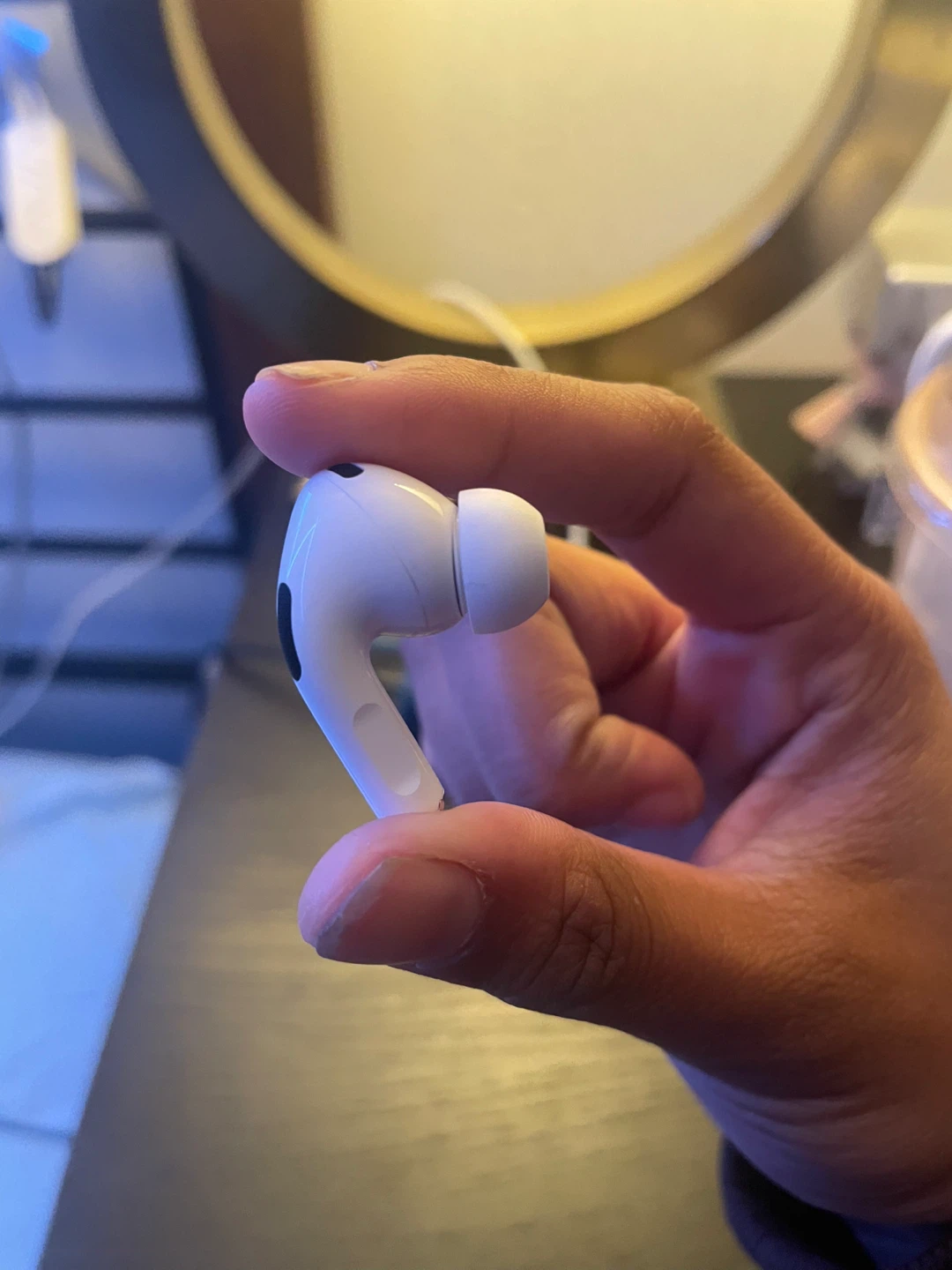 Apple AirPods Pro (Right Earbud) - photo 2