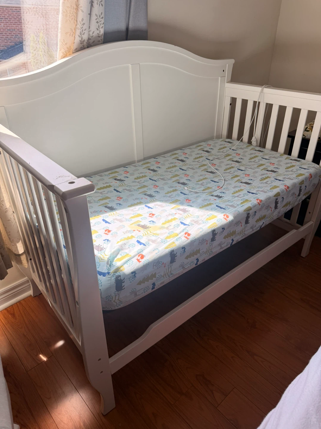 White convertible crib with mattress - photo 2