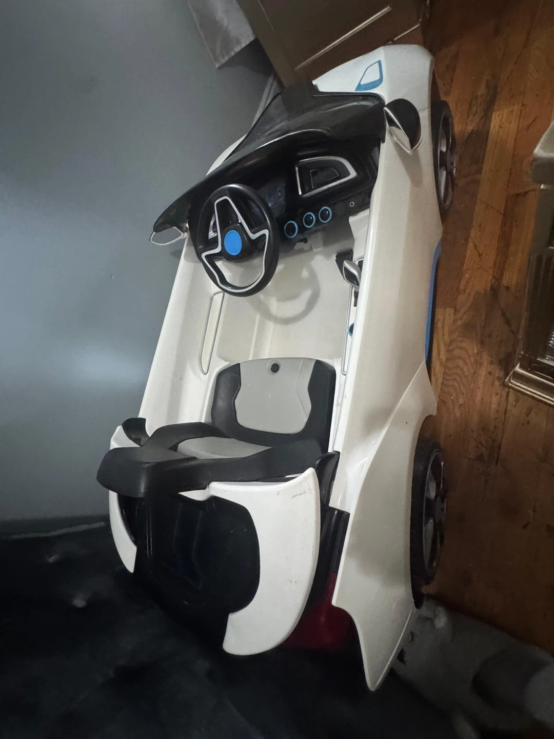 BMW i8 Concept Ride-On Toy Car - photo 2