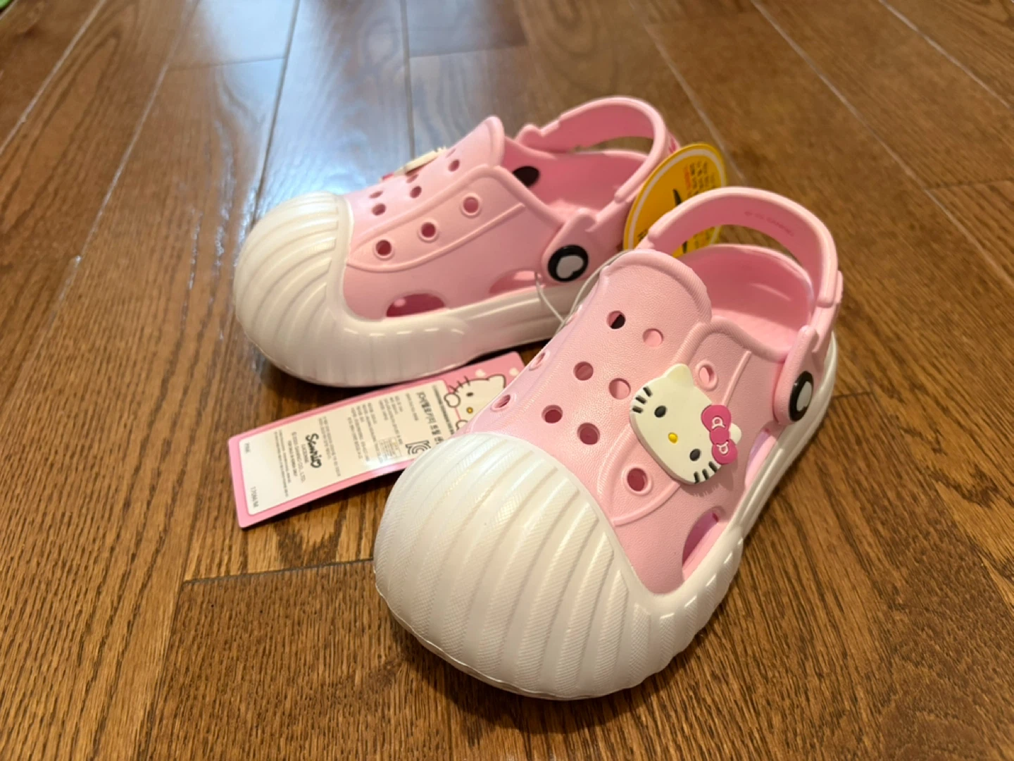 Brand new Hello Kitty Pink Clogs Size 170/M