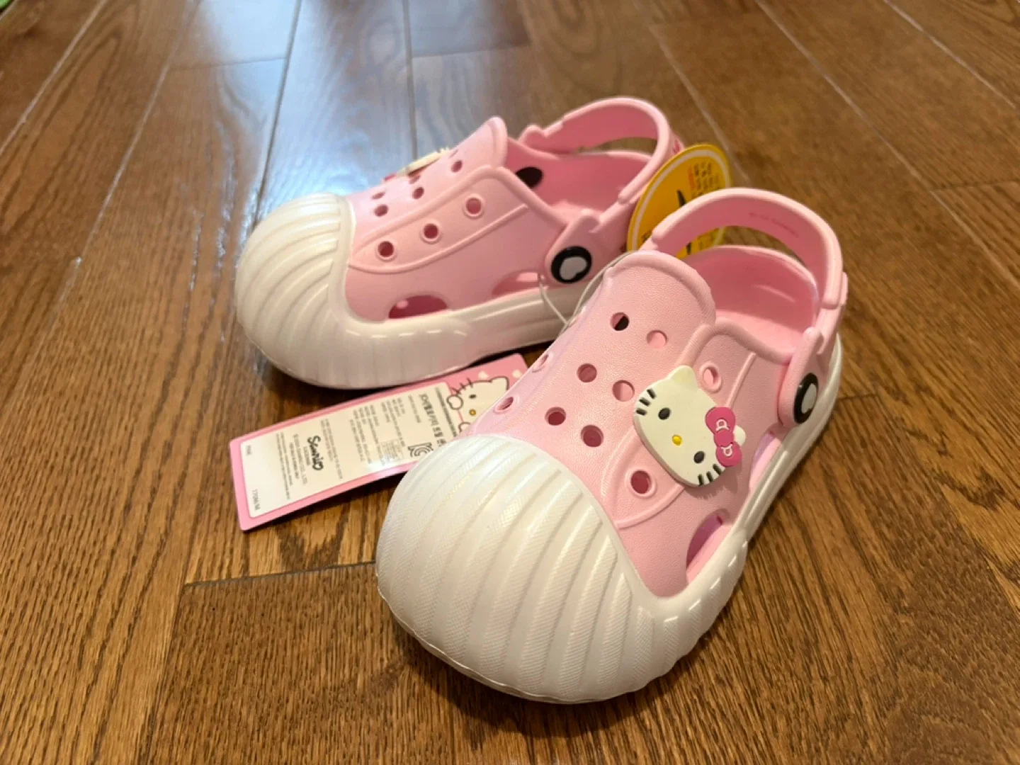 Brand new Hello Kitty Pink Clogs Size 170/M