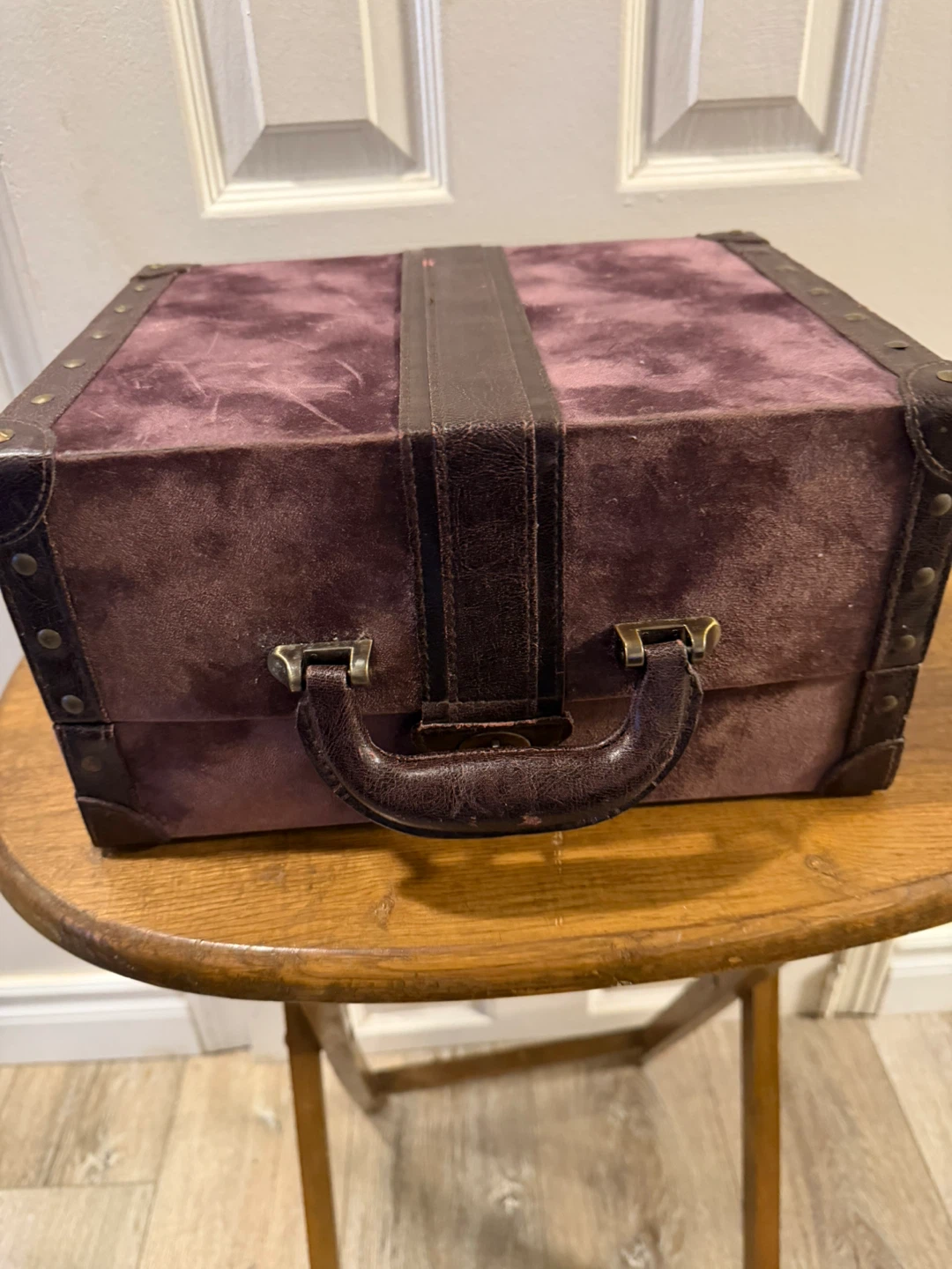 Makeup Vanity Case with Lights and Mirror - photo 4
