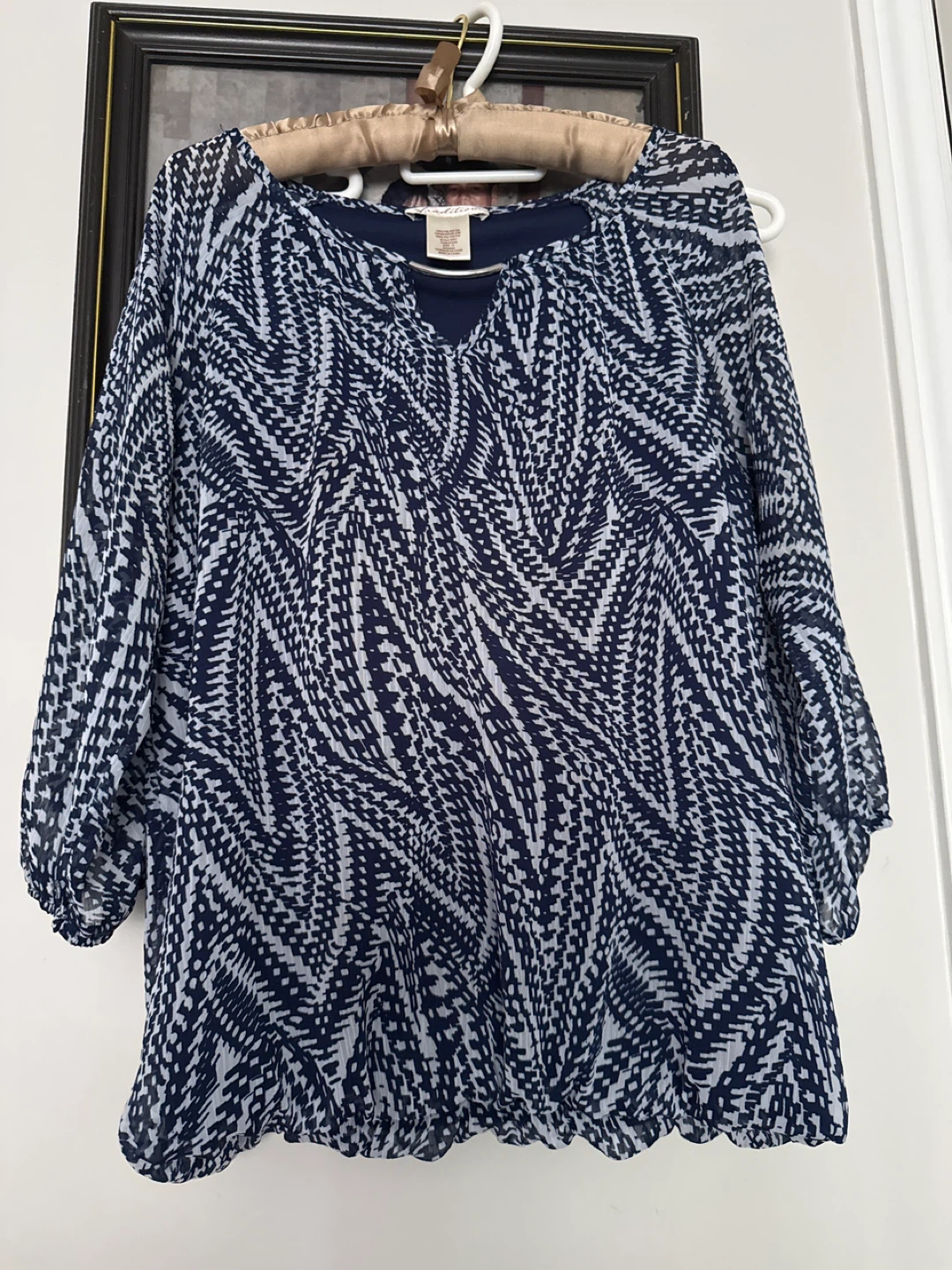 Tradition Women's Blue & White Patterned Blouse Size 14