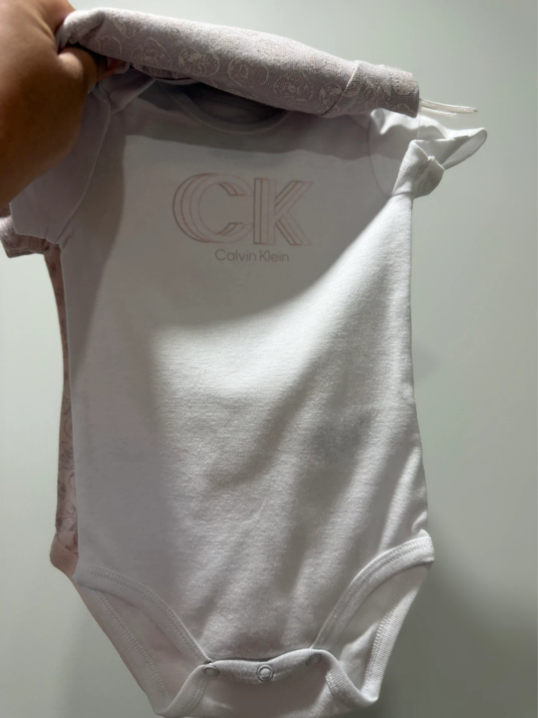 Calvin Klein 3 Baby Bodysuits - photo 2
