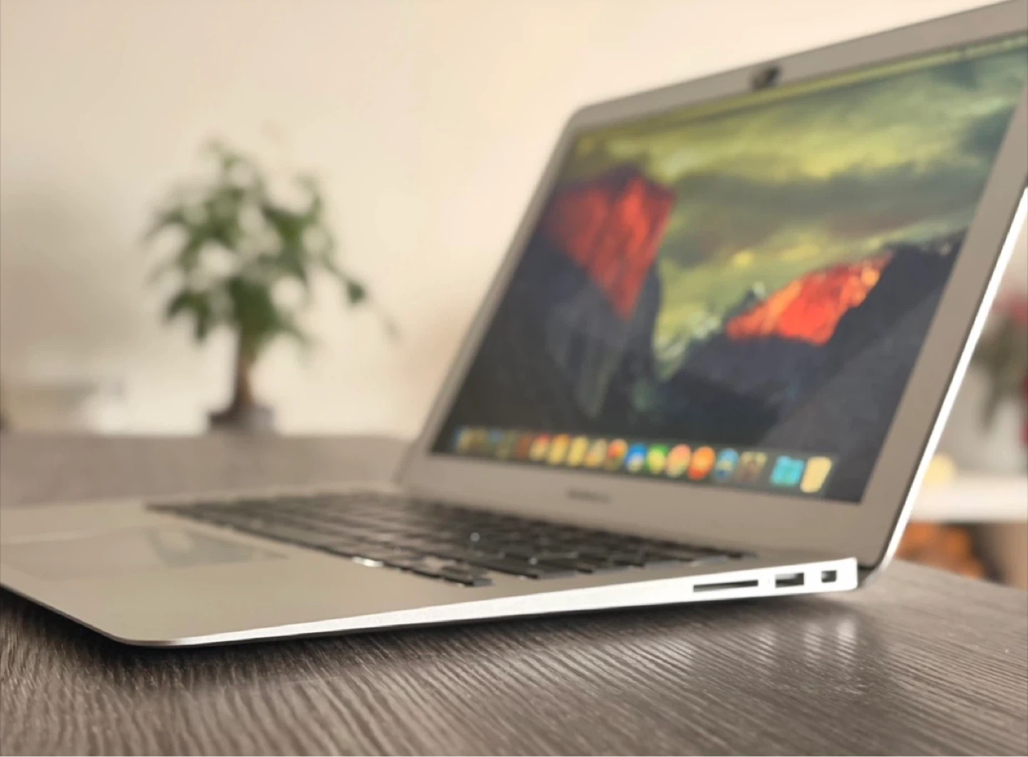 Apple MacBook Air (13-inch, Early 2015) — i5 / 8GB / 250GB - photo 3