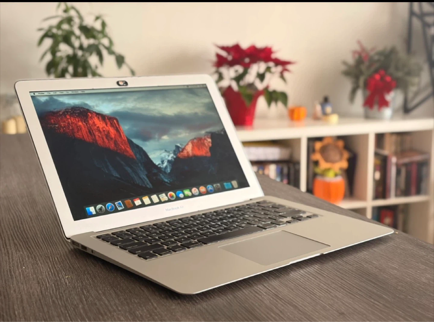 Apple MacBook Air (13-inch, Early 2015) — i5 / 8GB / 250GB